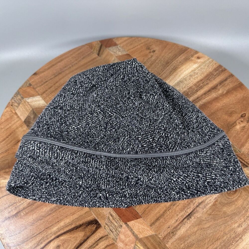 Lululemon Grey Beanie Hat O/S Womens Running Training Athletic Logo‎ Cap